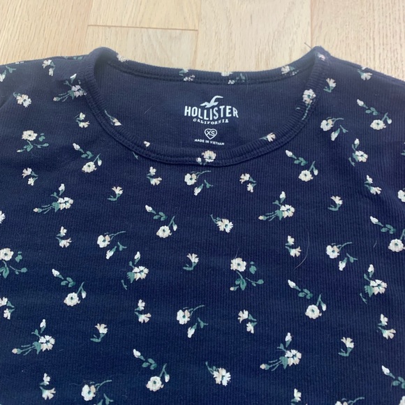 Hollister top - Picture 2 of 2